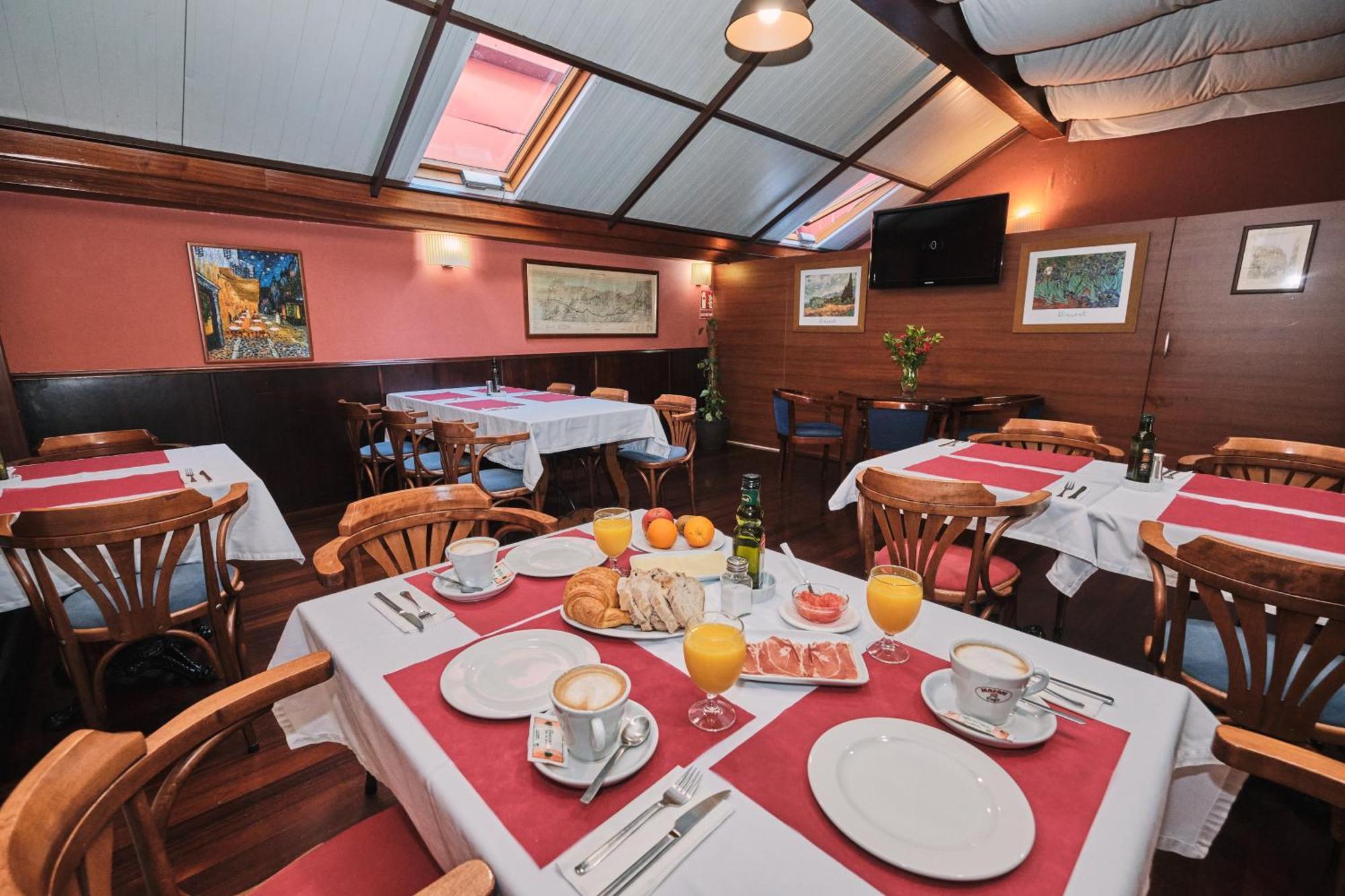 Entrecercas Hotel