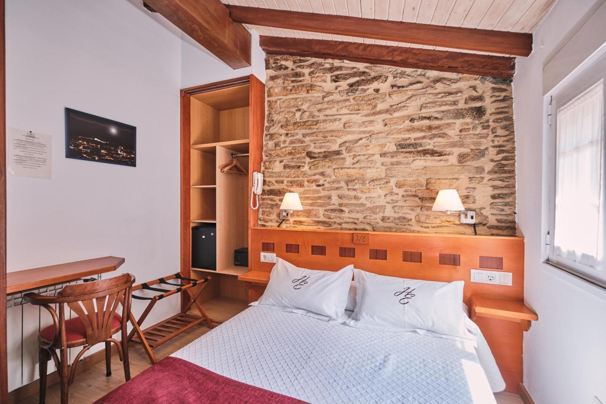 Hotel Entrecercas 2*